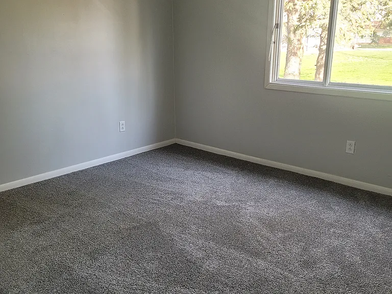 306 Larson Ct #8 — Photo 6