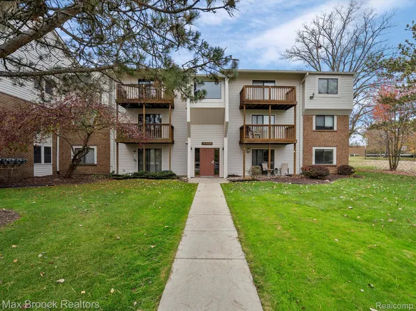 30028 W Twelve Mile Rd Unit 26, Farmington, MI 48334
