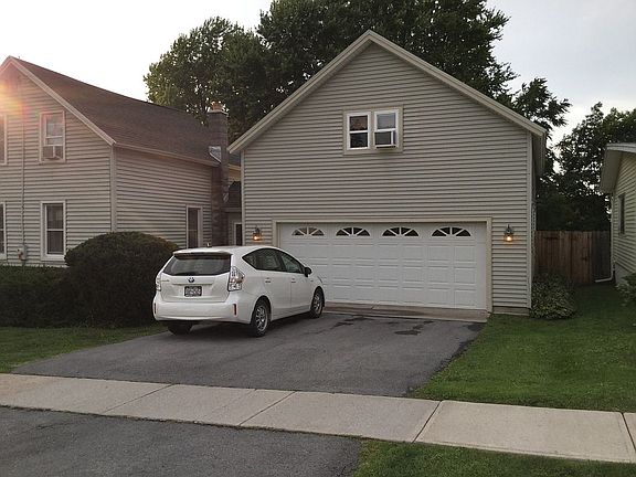 attached 2-car+ garage