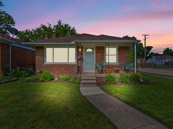 22151 Oakwood Ave, Eastpointe, MI 48021