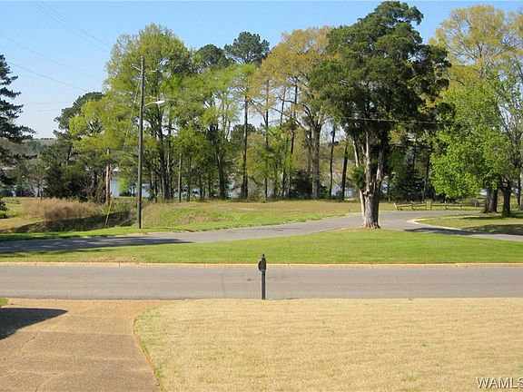 3rd image of 15 Country Club Cir