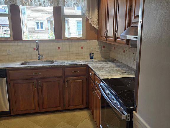 2nd image of 452 Highland Ave #1