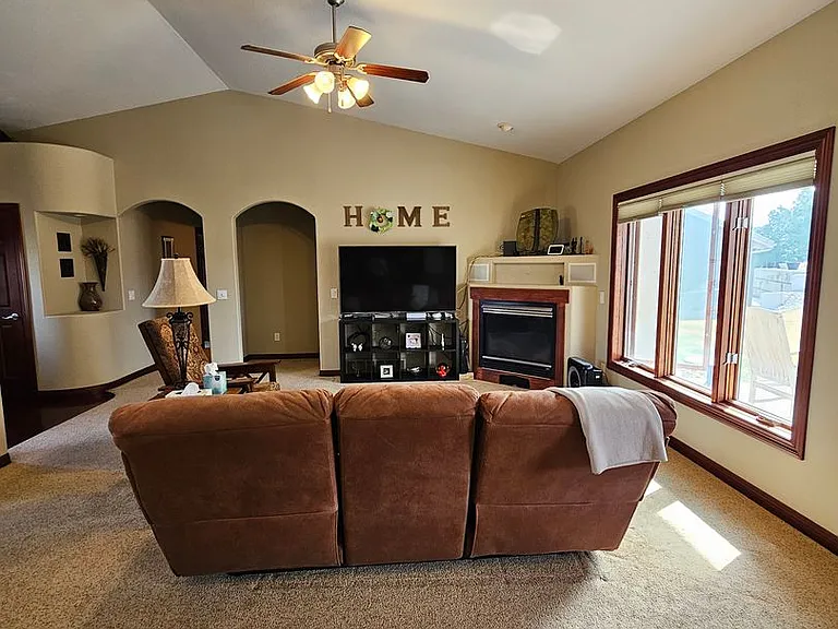 4144 Augusta Dr — Photo 9