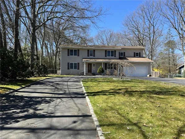 6 Fairoaks Lane, Smithtown, NY 11787