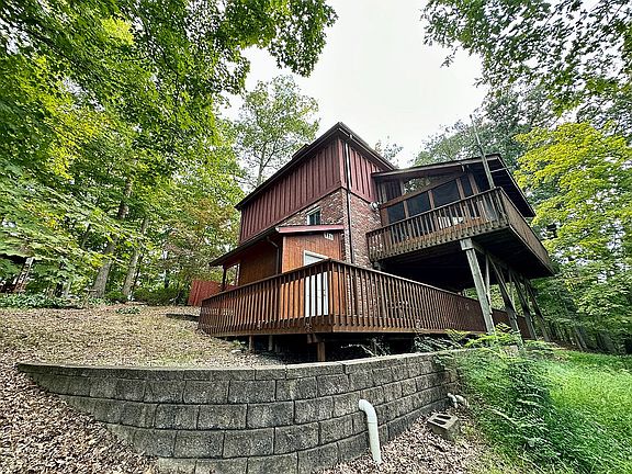 Multi-level entertaining 