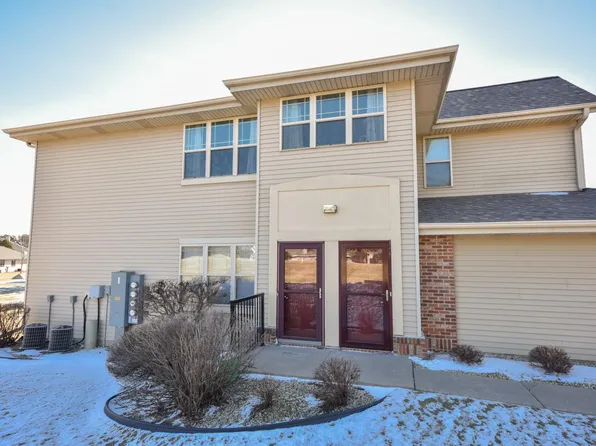 1018 East Woodview COURT #3, Slinger, WI 53086