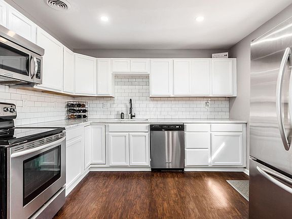 3rd image of 579 Knights Ave