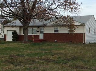 8236 Meadow Creek Rd, Norfolk, VA 23518