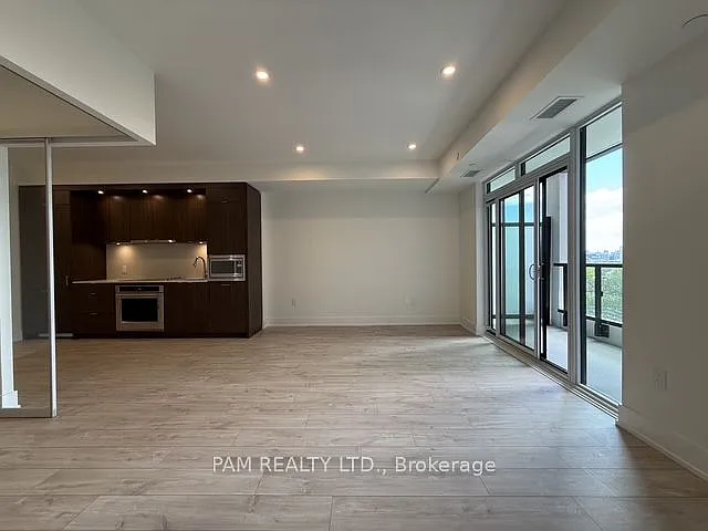 858 Dupont St #739 — Photo 3