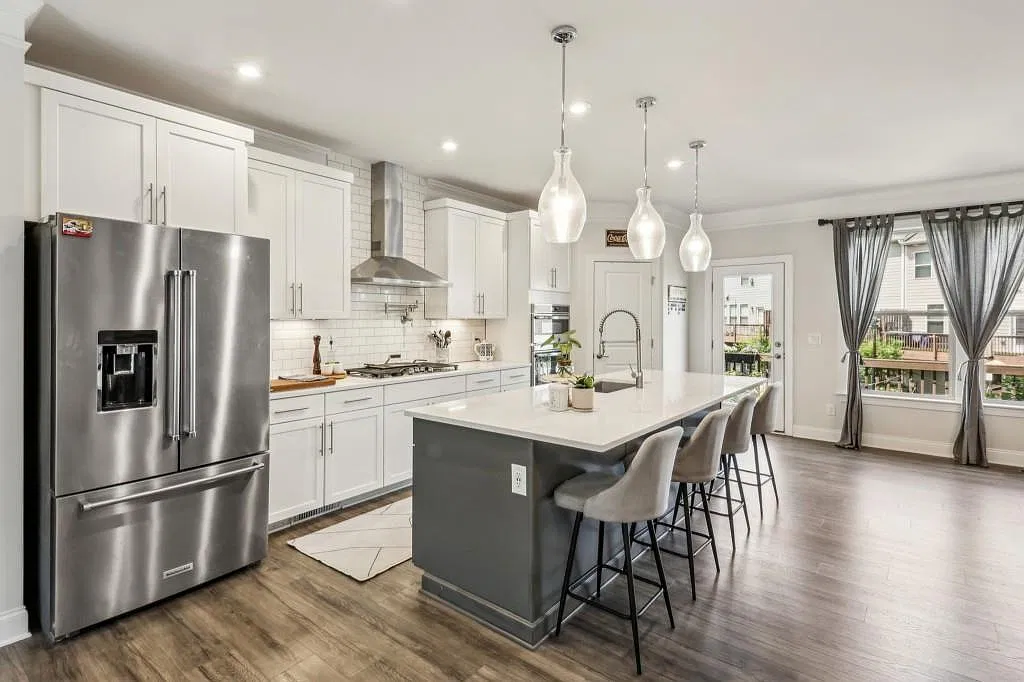3 bed, 3.5 bath, 2112 sqft, $3,500 — Photo 4