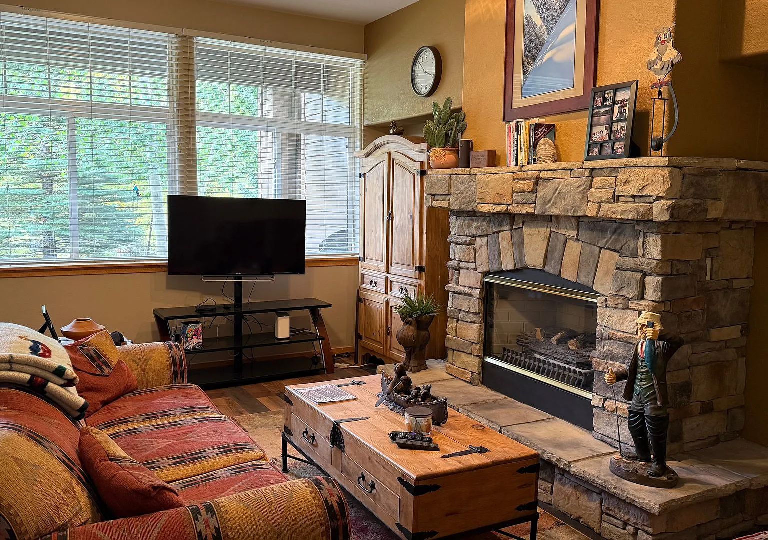 Winter Rental 3bd 4ba Riverfront In Town Of Silverthorne — Photo 3