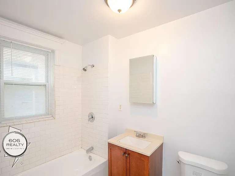 Marquette Park Apartment! — Photo 7