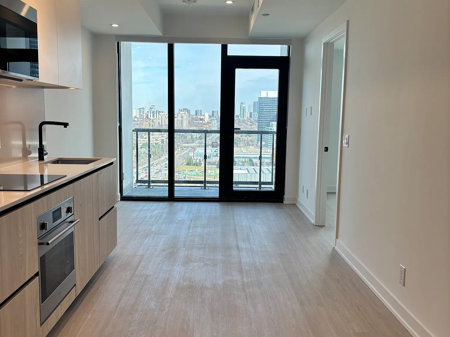 1 bed, 1.5 bath, 570 sqft, $2,250 — Photo 3