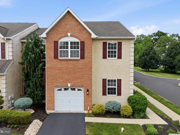 949 Cholet Dr, Collegeville, PA 19426