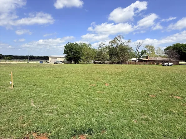 1 Aljo Nelson St, Bowie, TX 76230
