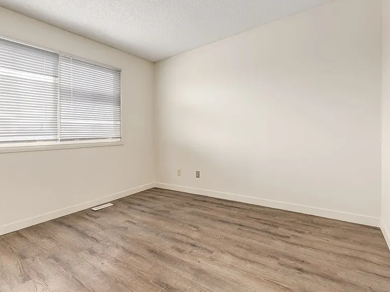550 Rundlehorn Cir NE — Photo 17