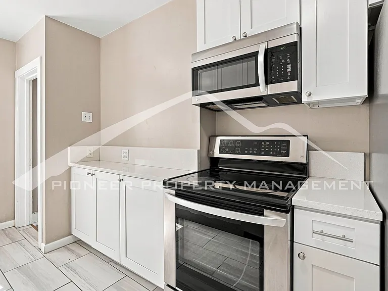 427 S Washington St — Photo 8