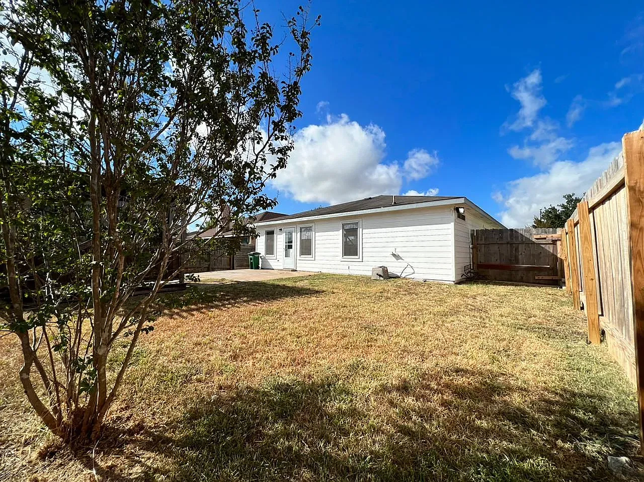 3 bed, 1571 sqft, $1,800 — Photo 2