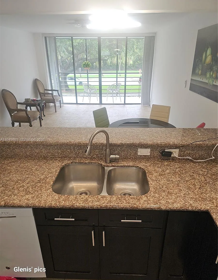 Biscaya Iv Condo — Photo 4
