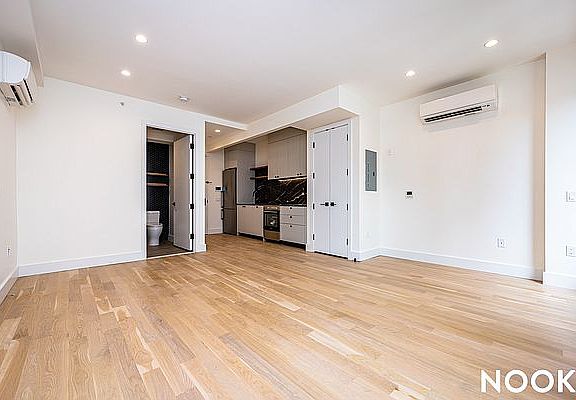 4th image of 250 Gold St #362