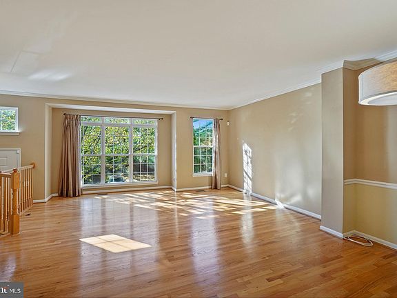 3rd image of 4739 Thornbury Dr