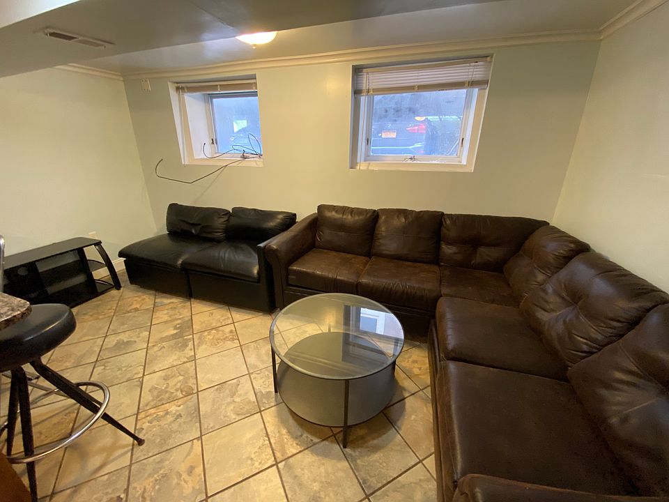1st image of 915 Oakland Ave APT 1