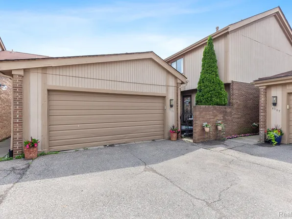 5305 Wright Way S, West Bloomfield, MI 48322