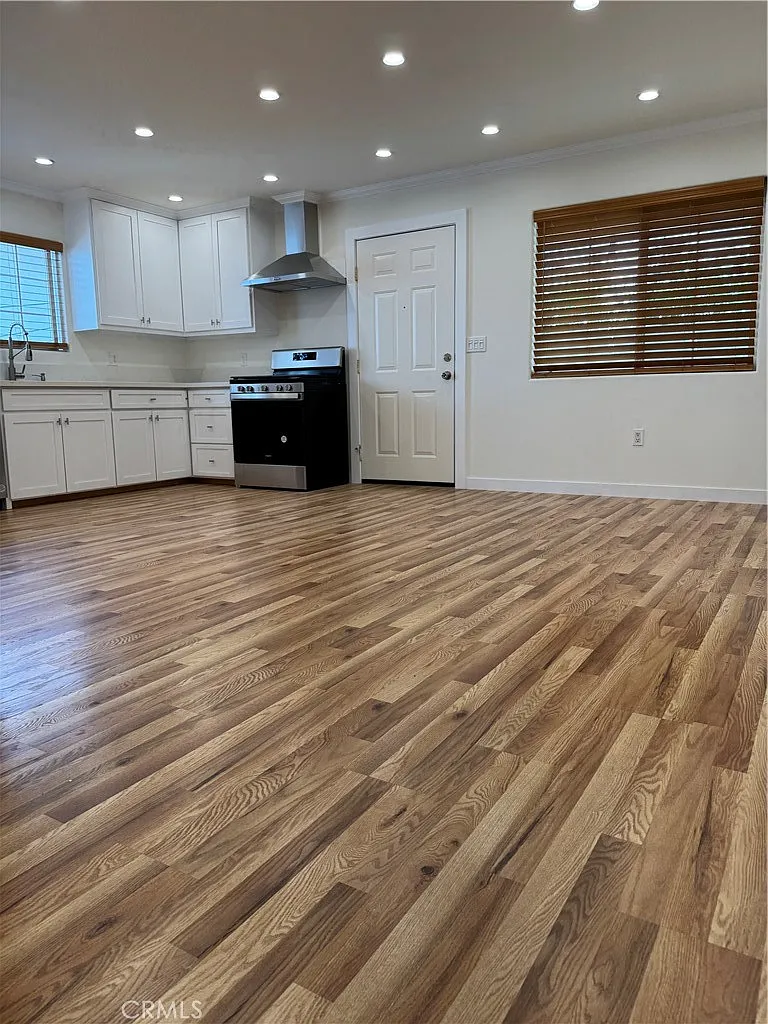 2 bed, 800 sqft, $2,495 — Photo 2