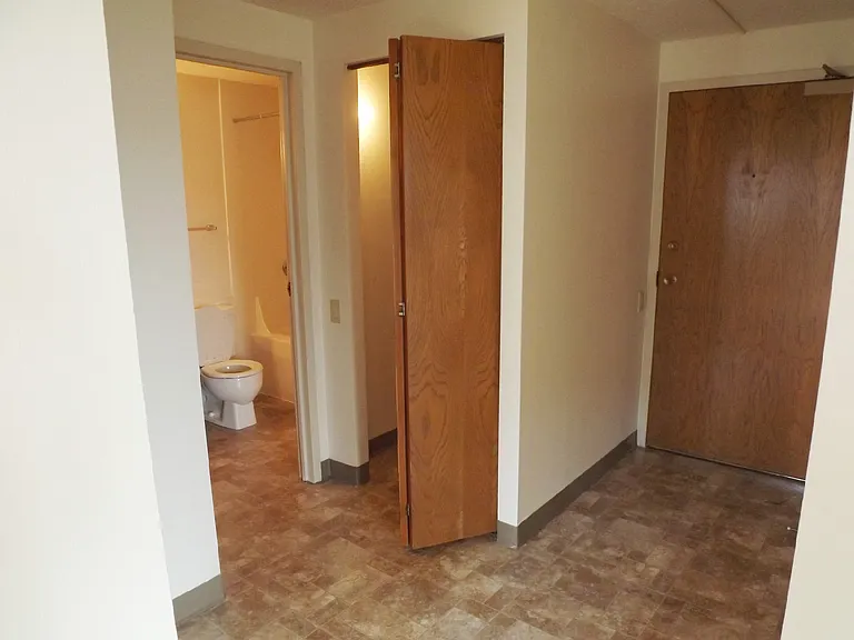 Capitol Centre Court Apartments — Photo 23