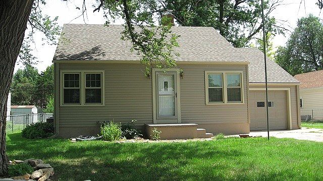 1st image of 221 W 24th Ave