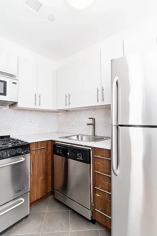 30 West 18th Street — Photo 3