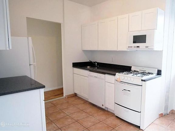 5th image of 209 W 108th St APT 19