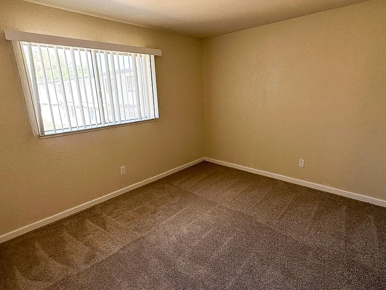 Mountain Vista Apartments — Photo 36