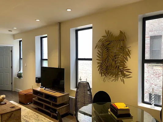 Rented by Urban Real Estate Property Group Inc | media 5