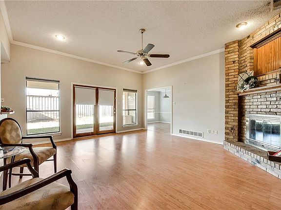 3rd image of 909 Shannon Creek Dr