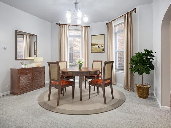 3rd image of 1123 N Hoyne Ave #2