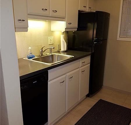 5th image of 700 Bayshore Dr