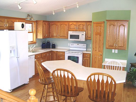 Open & spacious kitchen