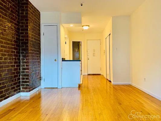 Rented by City Connections Realty | media 20