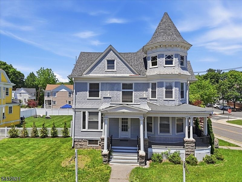 1st image of 102 W Washington Ave