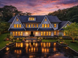 63 Fruiteledge Rd, Glen Head, NY 11545