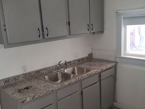 3rd image of 4519 Columbine St