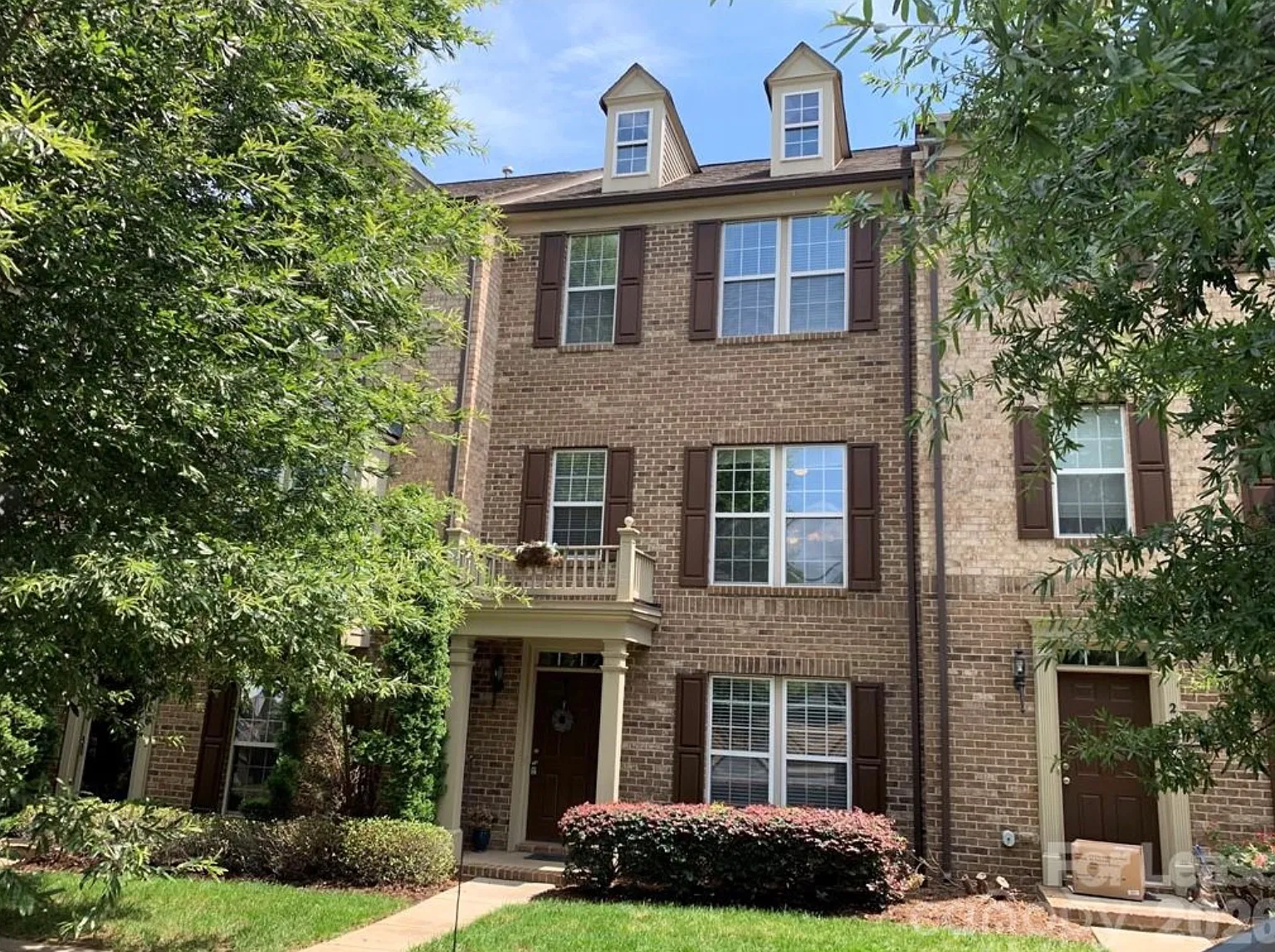 3 bed, 3.5 bath, 1968 sqft, $3,600 — Photo 1