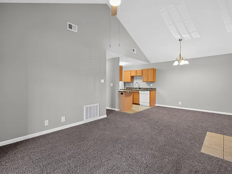 Shelbyville Place — Photo 6
