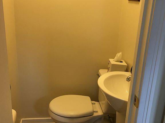 4th image of 316 Parkwood Ave