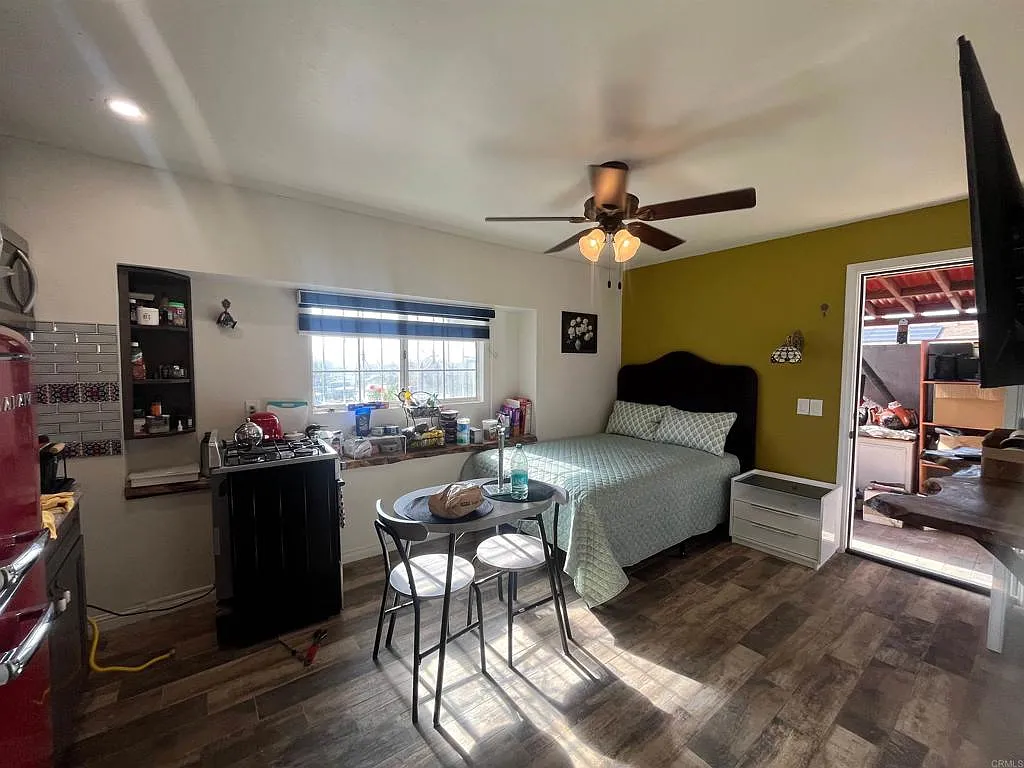 Studio, 1.0 bath, 400 sqft, $1,500 — Photo 2