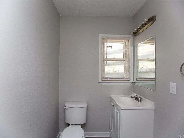 6724 Carolina Dr — Photo 7