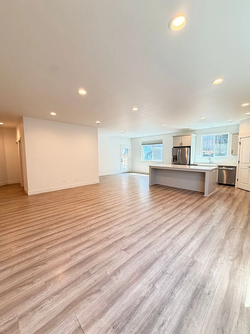 4- Bedroom home on Moon Mountain — Photo 2