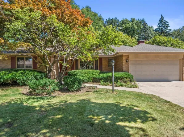 3046 South Stratton DRIVE, West Allis, WI 53219