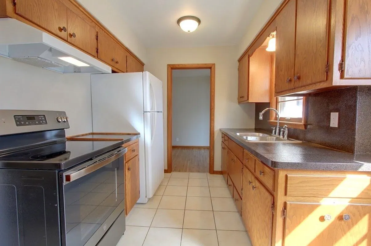 2 Bedroom plus Office and 3-Season Porch Single Family Home — Photo 2